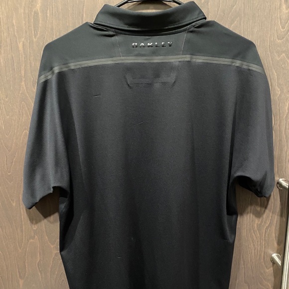 Oakley Medium Men’s Polo - Picture 2 of 3